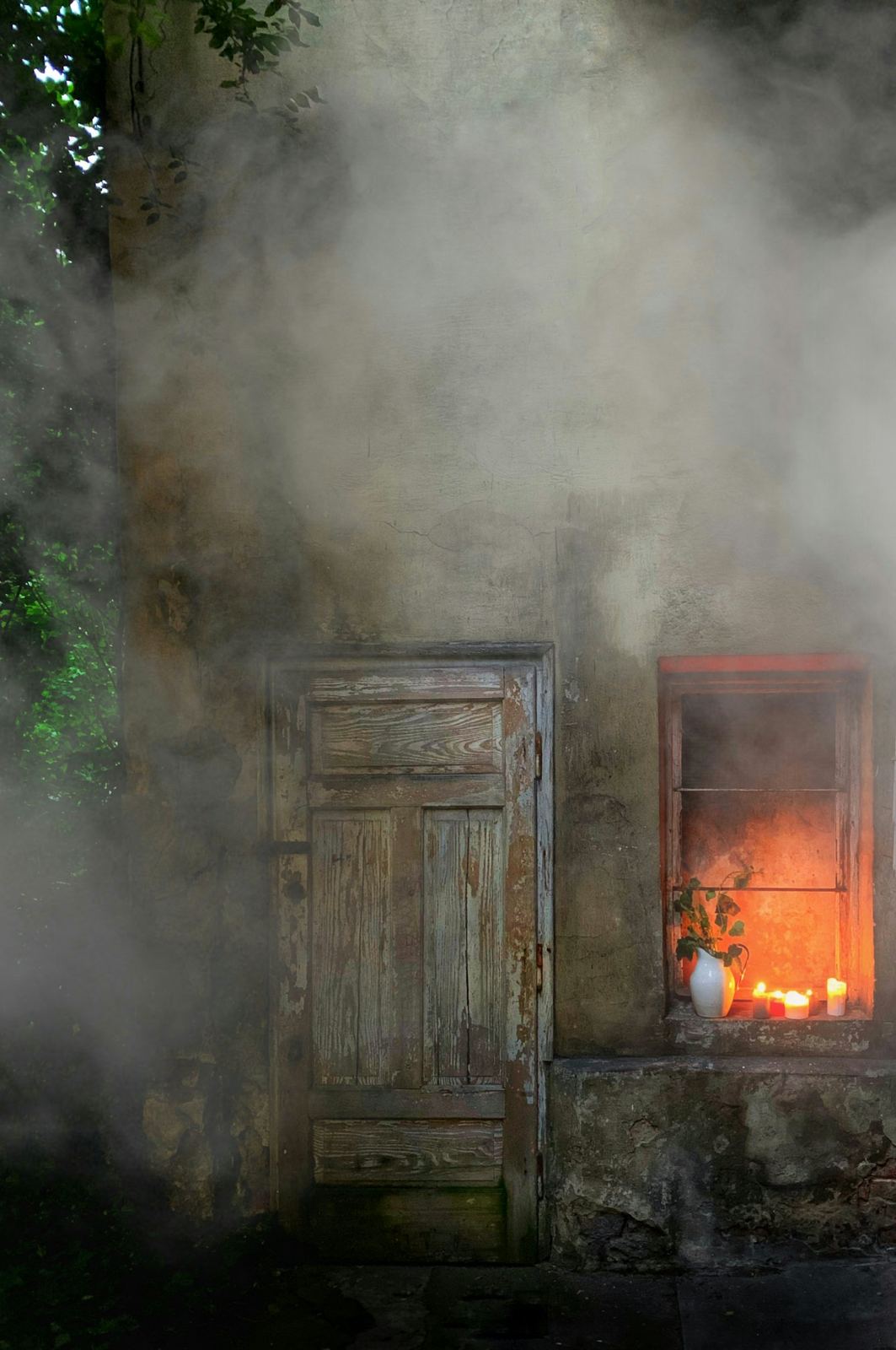 Smoke pouring from a house front