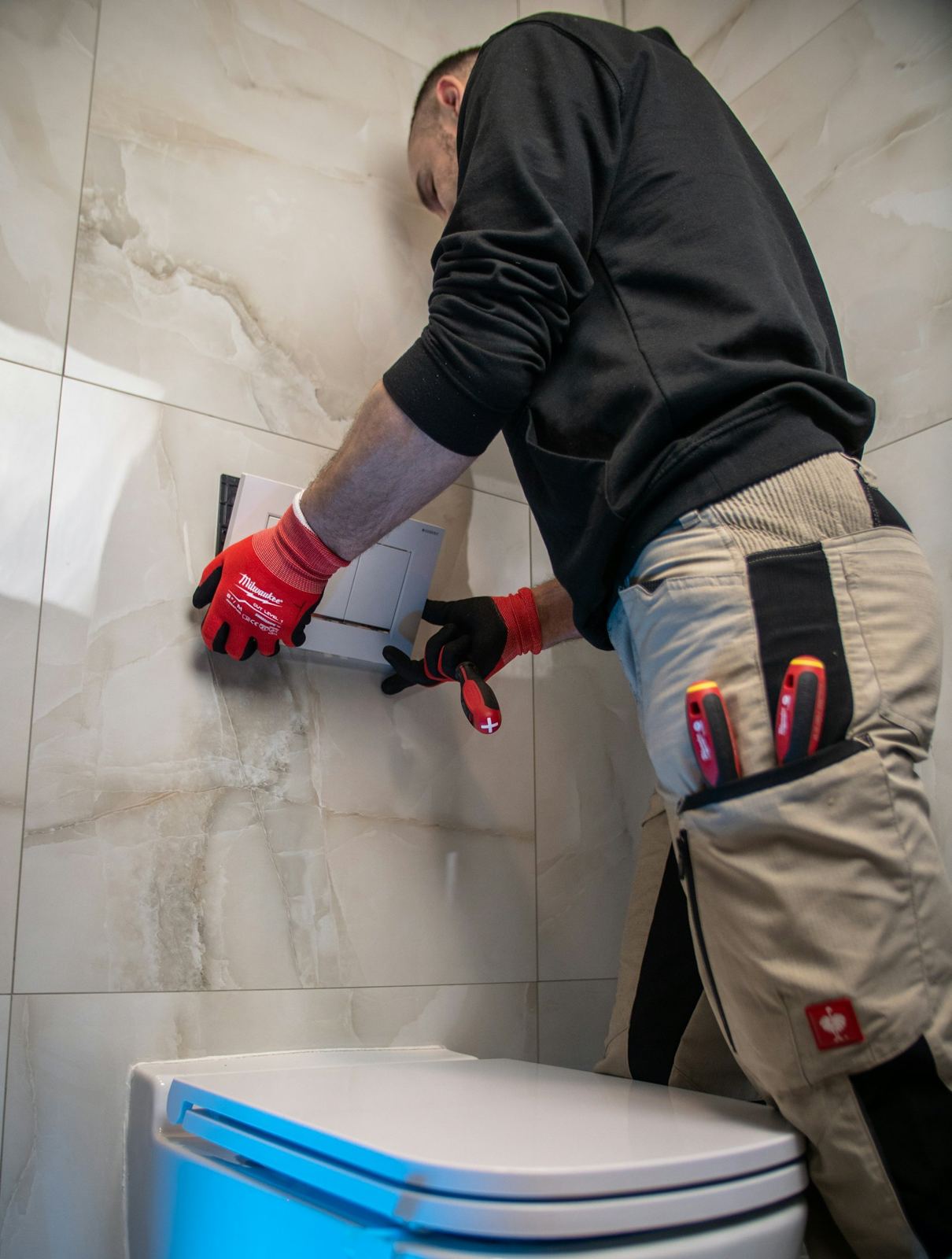 Fitting a wall-hung toilet