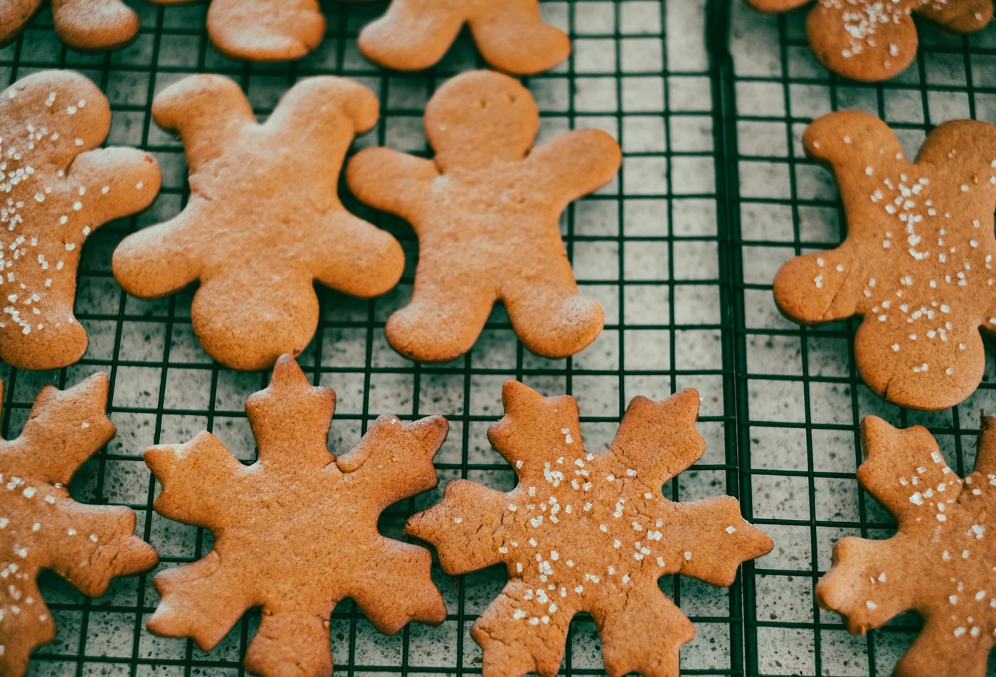 Photo: ginger cookies on a cooling rack